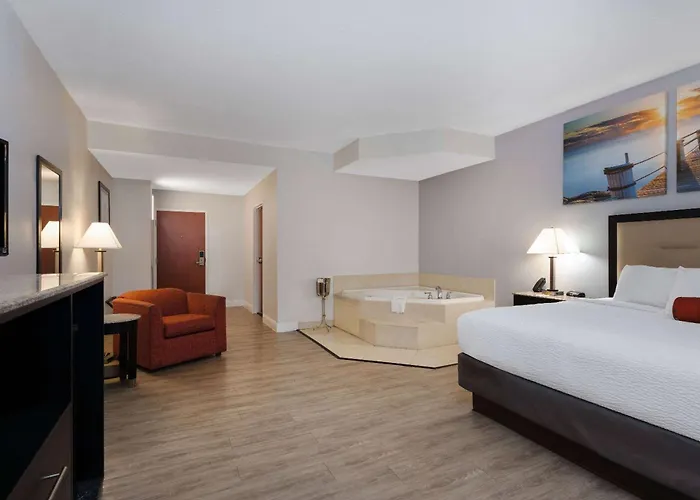 Days Inn & Suites By Wyndham Lakeland