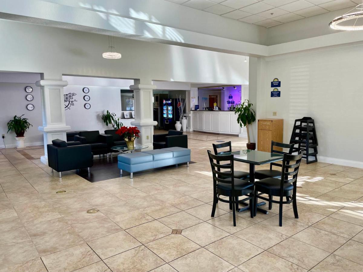 Days & By Wyndham Lakeland