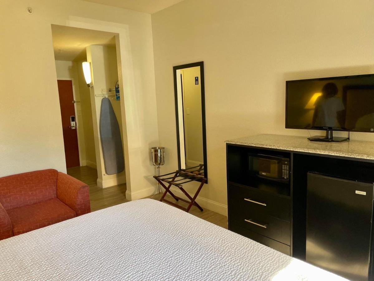 Days & By Wyndham Hotel 3*