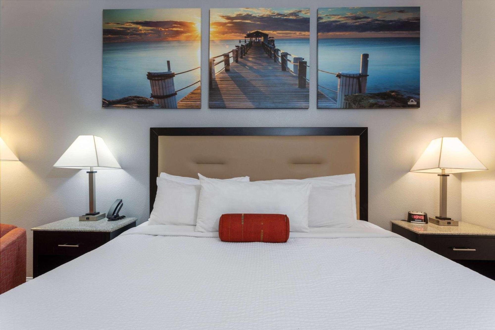 Hotel Days & By Wyndham