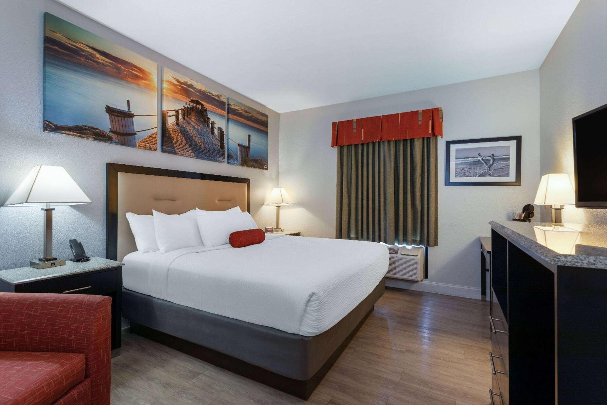 Days & By Wyndham Hotel 3*