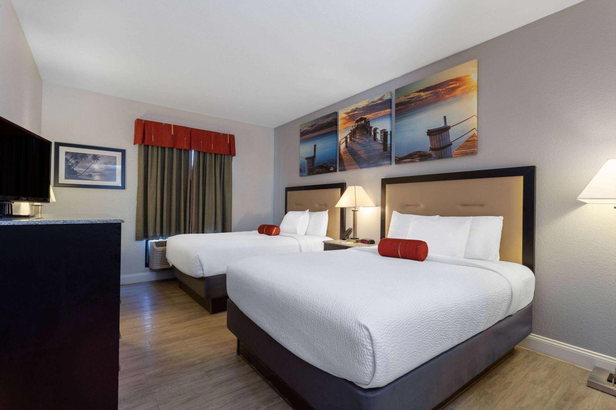 Hotel Days & By Wyndham