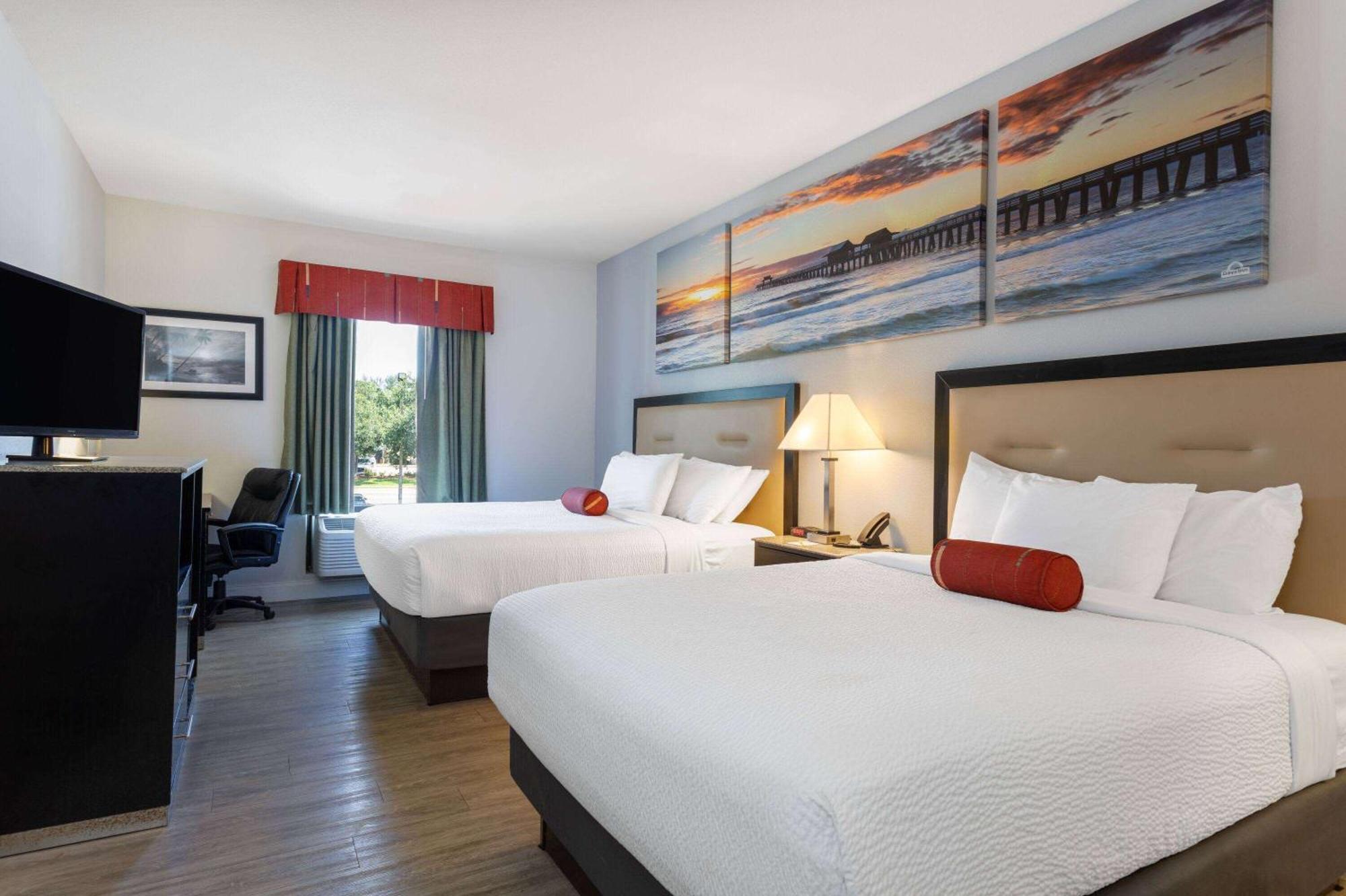 Hotel Days & By Wyndham